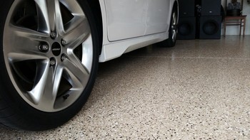 Garage floor epoxy with flakes